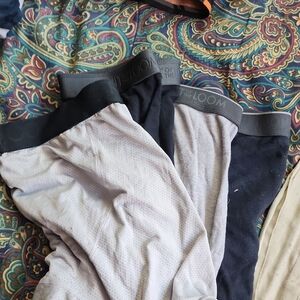 Fruit Of The Loom Men’s Boxer Briefs in Black and Light Gray (4-Pack Look)